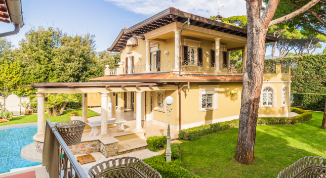 Luxury villa in the center of Forte dei Marmi